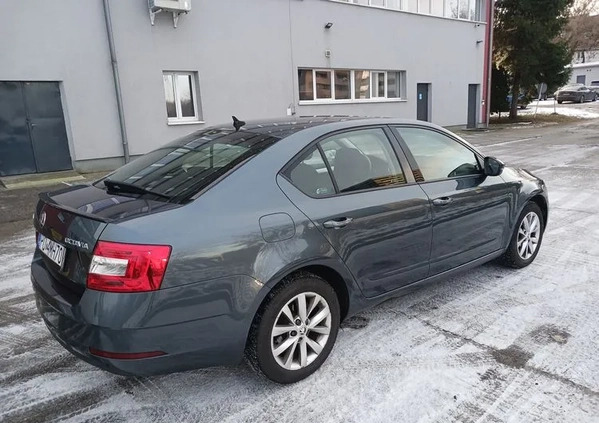 Skoda Octavia cena 40000 przebieg: 285228, rok produkcji 2019 z Poznań małe 37